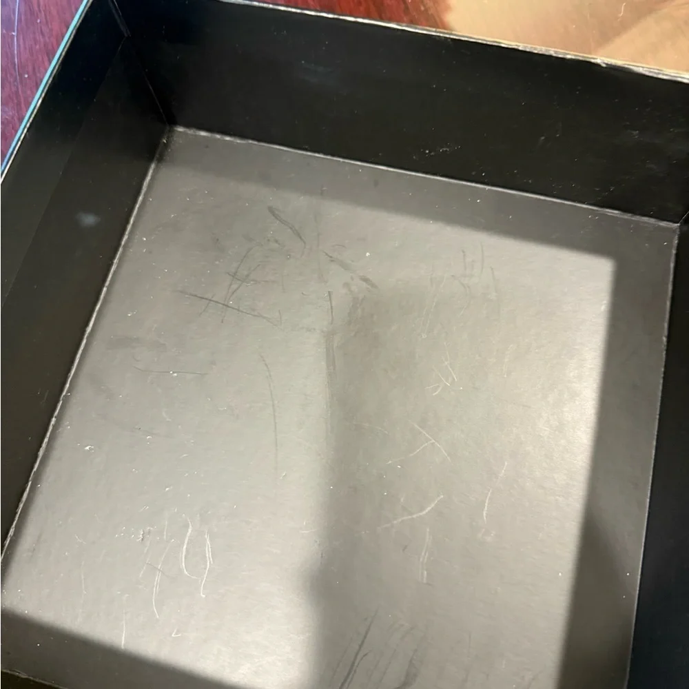 CHANEL Classic White Gift Box - Picture 3 of 7